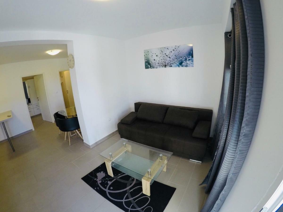Apartments Lopac Jadranovo Exterior photo